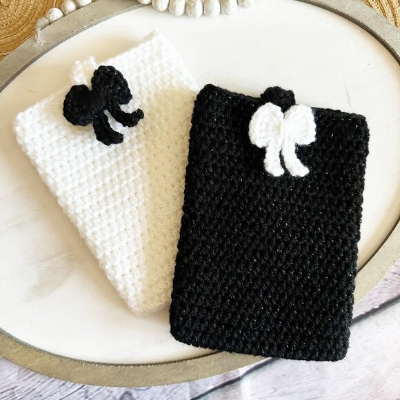Black & White Kindle Case Pouch with Magnetic Closure and Bow - Picture 1 of 4
